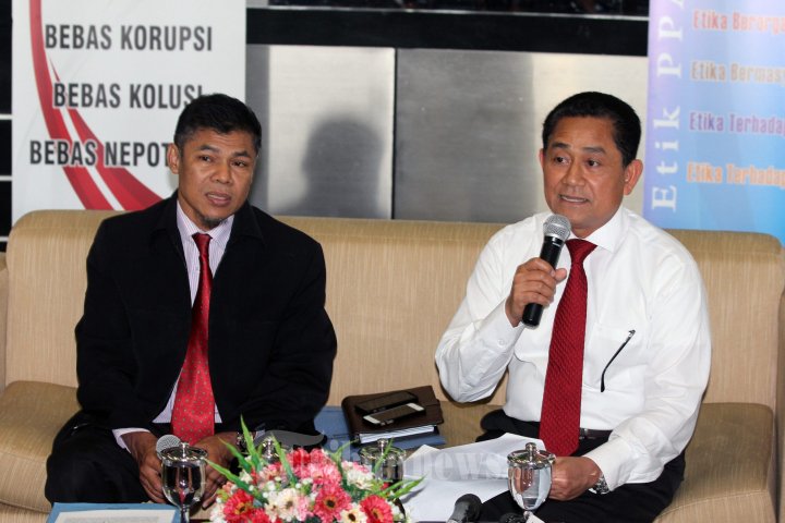 Brigjen Pol Kamil Razak Tunjukkan Foto Penyelundupan Migas