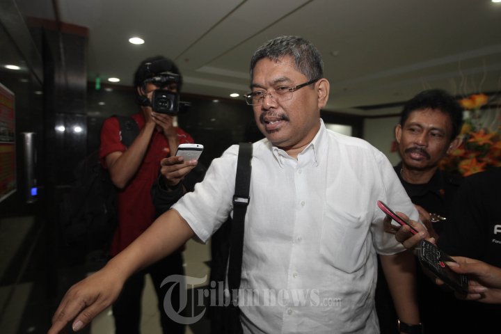 Adil Patu Tersangka Kasus Dugaan Korupsi Bansos