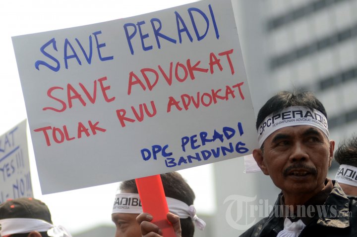 Advokat Unjuk Rasa Tolak RUU Advokat