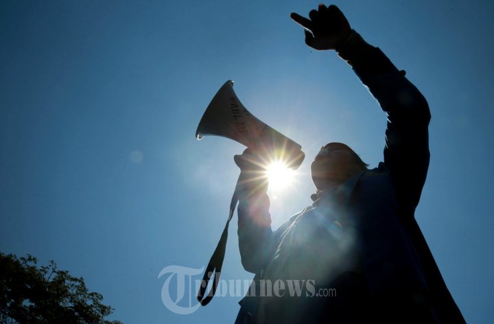 Mahasiswa Unismuh Demo Tolak RUU Pilkada Bentrok