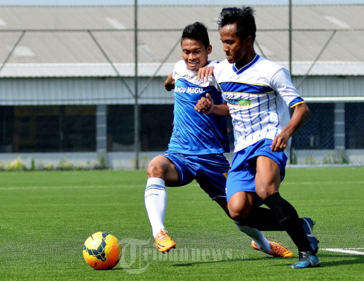 Sigit Hermawan Rebut Bola Lawan