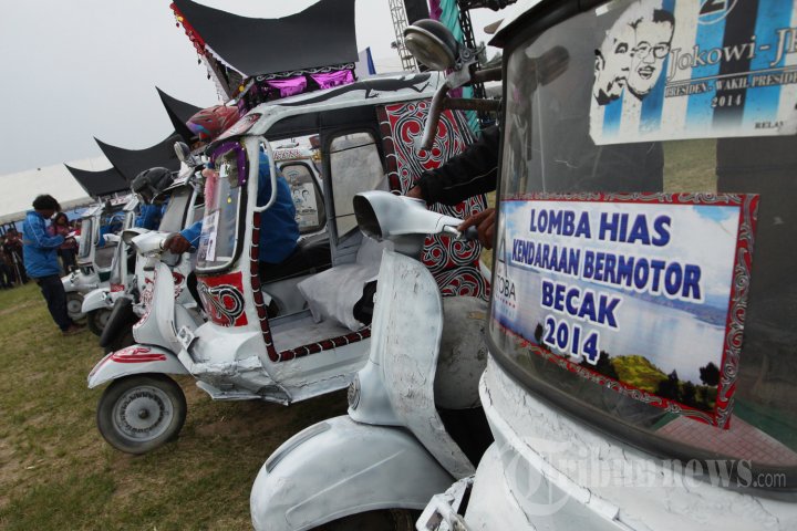 Lomba Becak Motor Hias Balige