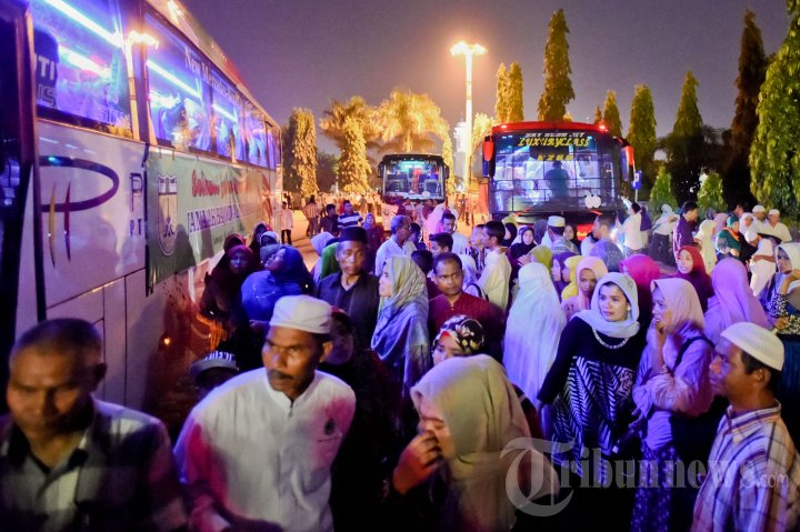 Melepas Keberangkatan Calon Haji Kloter I Banda Aceh