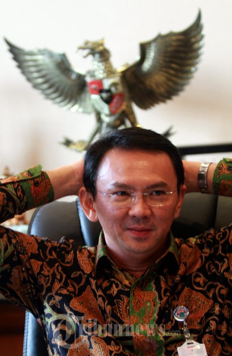 Basuki Tjahaja Purnama di Ruang Kerjanya