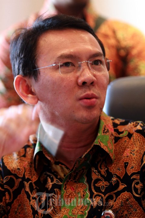 Basuki Tjahaja Purnama di Ruang Kerjanya