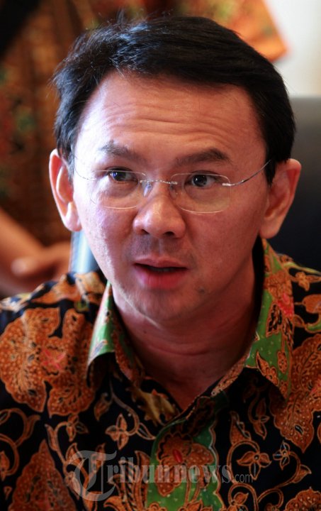 Basuki Tjahaja Purnama di Ruang Kerjanya