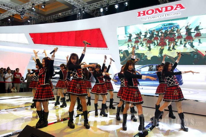JKT48 Tampil di IIMS 2014