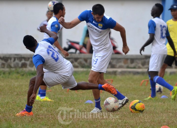 Vladimir Vujovic Berusa Menghidar Dari Djibril Coulibaly