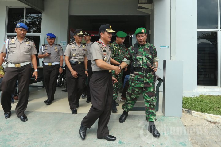 Bentrok TNI dengan Brimob di Batam