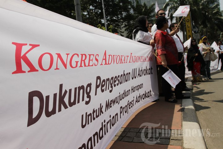 Unjuk Rasa Dukung RUU Advokat