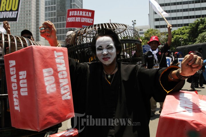 Peradi Demo Tolak RUU Advokat