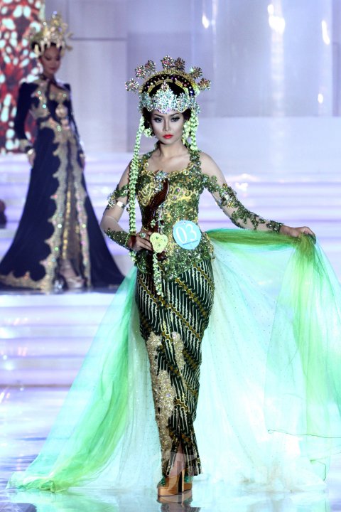 Lomba Tata Rias Wajah dan Rambut Winning Mark 4