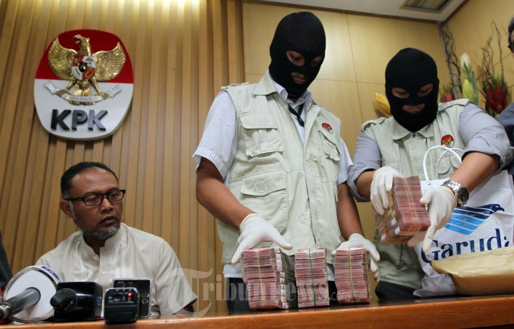 KPK Gelar OTT Annas Maamun dan Gulat Manurung