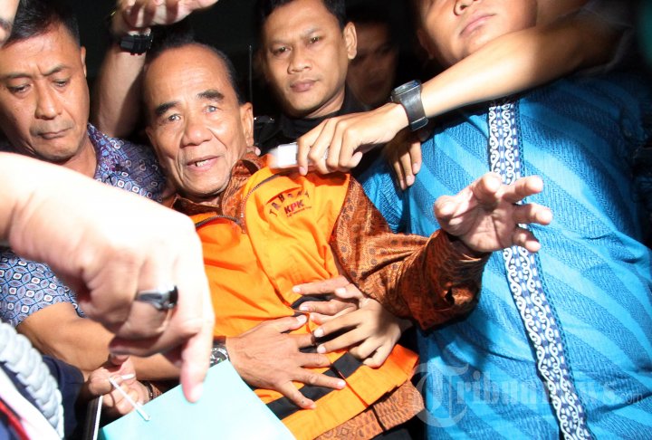 Gubernur Riau Annas Maamun Ditahan KPK