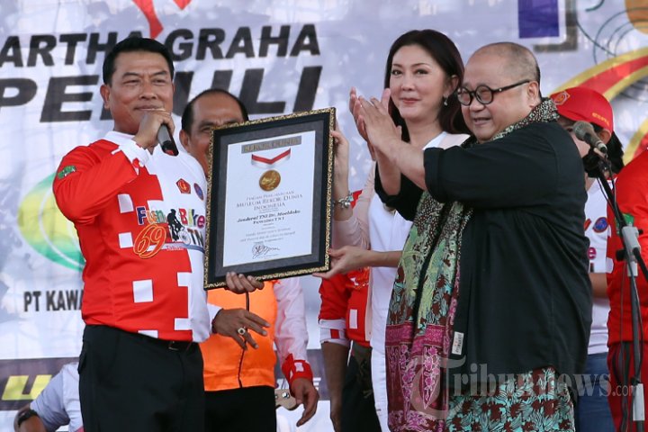 Panglima TNI Gowes Bersama Rakyat Pecahkan Rekor MURI