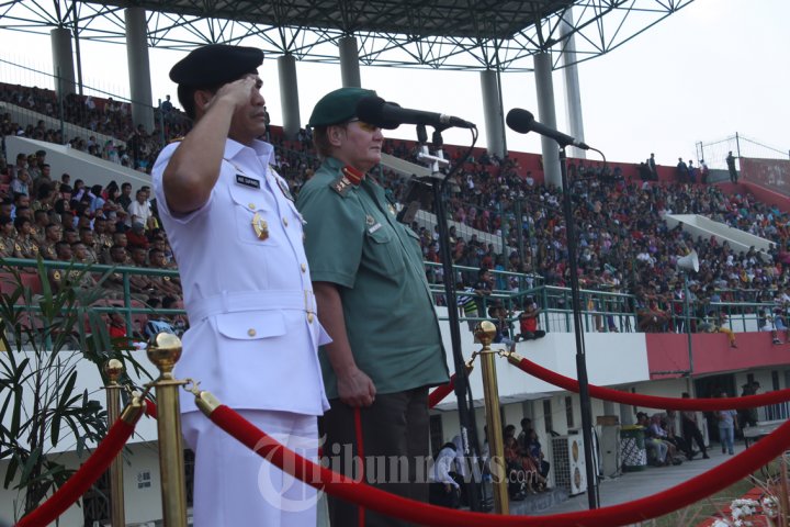 Laksdya TNI Ade Supandi Tutup Kejuaraan Terjun Payung