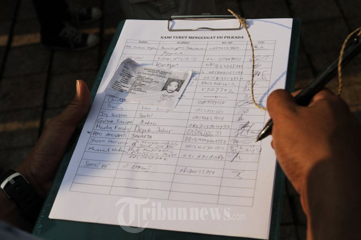 Aksi Kumpulkan KTP Gugat UU Pilkada Ke MK