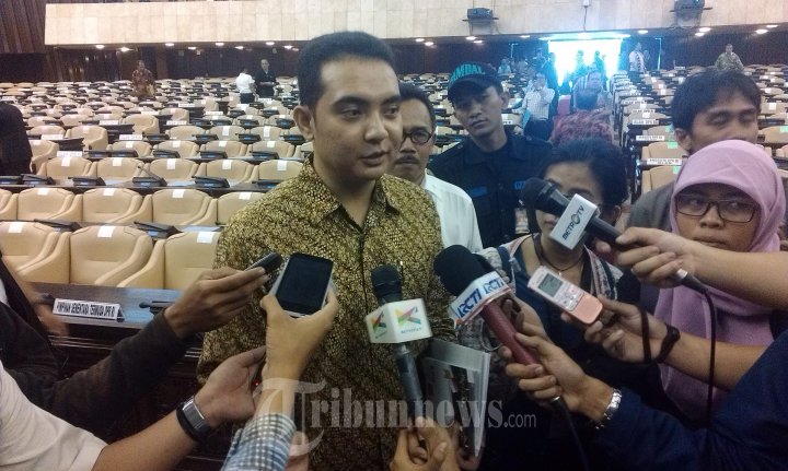 Ade Rezki Pratama Pimpin Sidang Paripurna DPR RI
