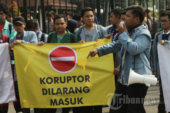 Aksi Mahasiswa Sambut Pelantikan DPR Baru