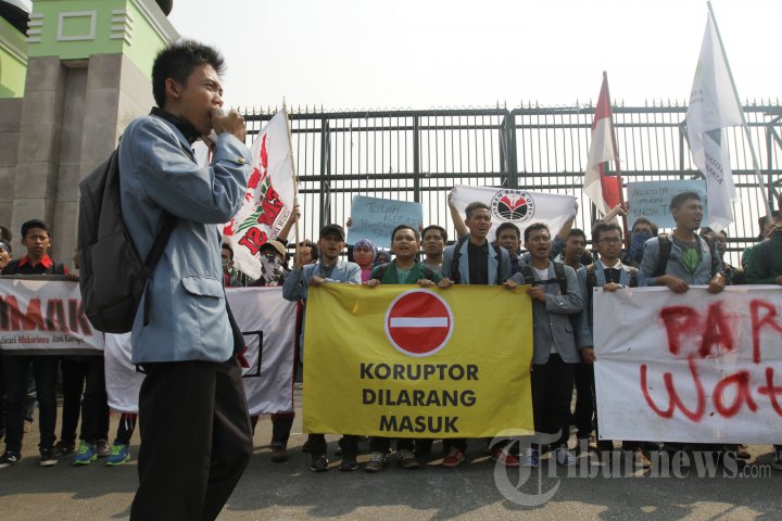Aksi Mahasiswa Sambut Pelantikan DPR Baru