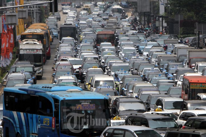 Unjuk Rasa Buruh Tuntut Kenaikan Upah