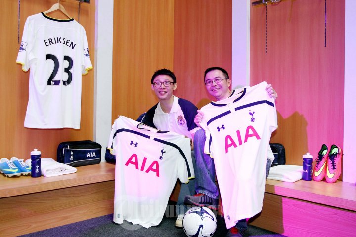 AIA Hadirkan Jersey Raksasa Tottenham Hotspur