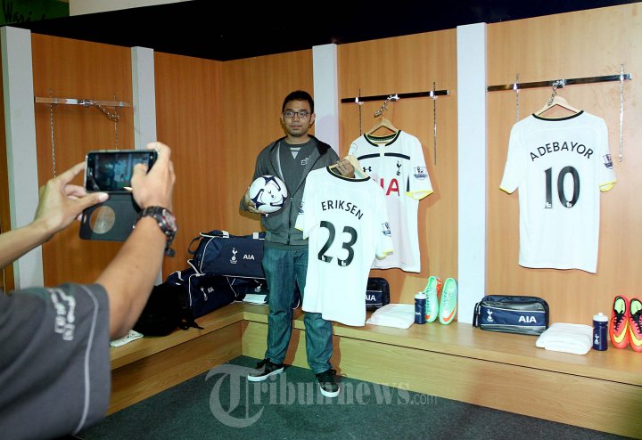 AIA Hadirkan Jersey Raksasa Tottenham Hotspur