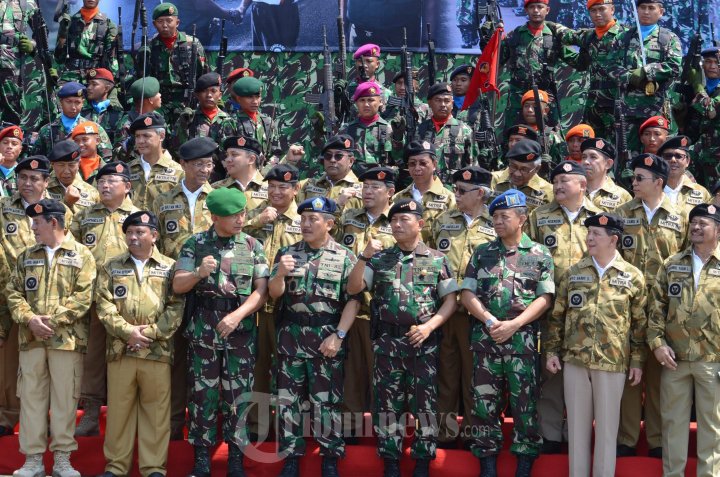 Panglima TNI Lakukan Upacara Pembaretan 29 Gubernur