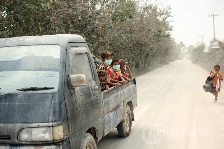 Gunung Sinabung Masih Terus Erupsi