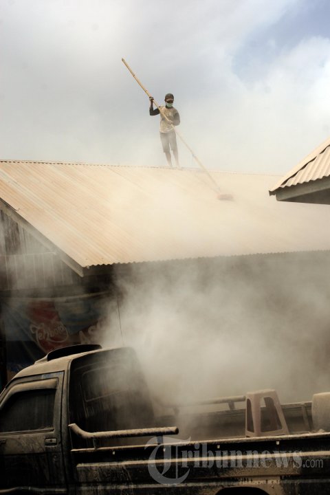 Gunung Sinabung Masih Terus Erupsi