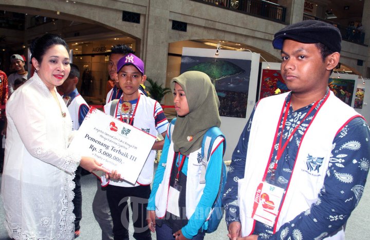 Titiek Soeharto Buka Pameran Seni Rupa Indonesia