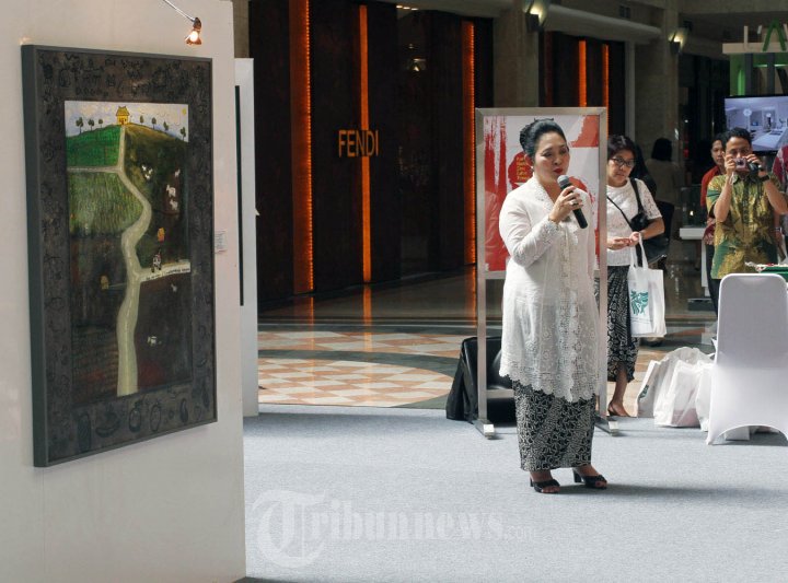 Titiek Soeharto Buka Pameran Seni Rupa Indonesia