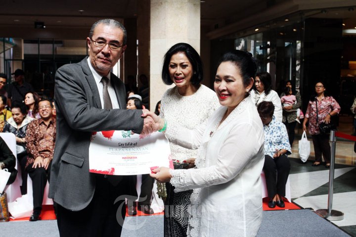 Titiek Soeharto Buka Pameran Seni Rupa Indonesia