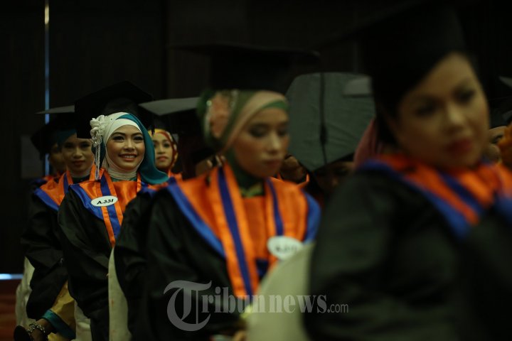 Wisuda Sarjana Nani Hasanuddin Makassar