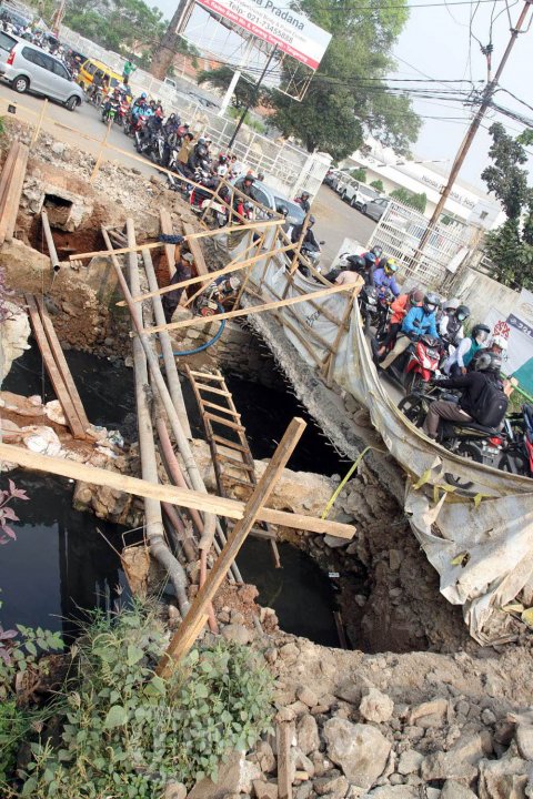Pengerjaan Jembatan Kali Mulya Mangkrak Karena Ada Goib