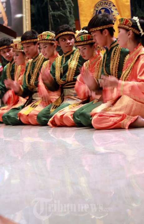 Tari Saman Tuna Netra Peringati Hari Tongkat Putih