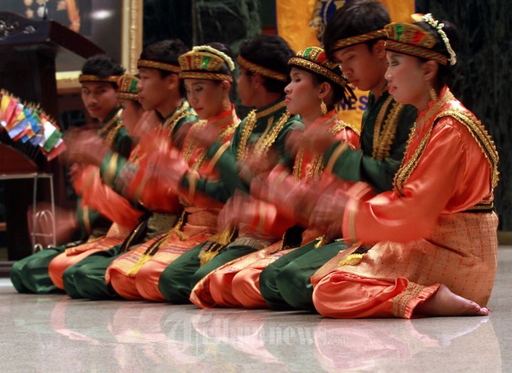 Tari Saman Tuna Netra Peringati Hari Tongkat Putih