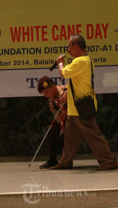 Tari Saman Tuna Netra Peringati Hari Tongkat Putih