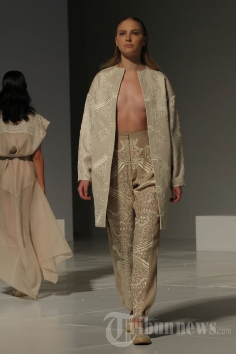 Fashion Show Karya Sapto Djojokartiko