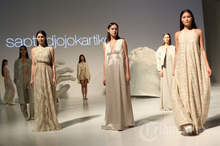 Fashion Show Karya Sapto Djojokartiko
