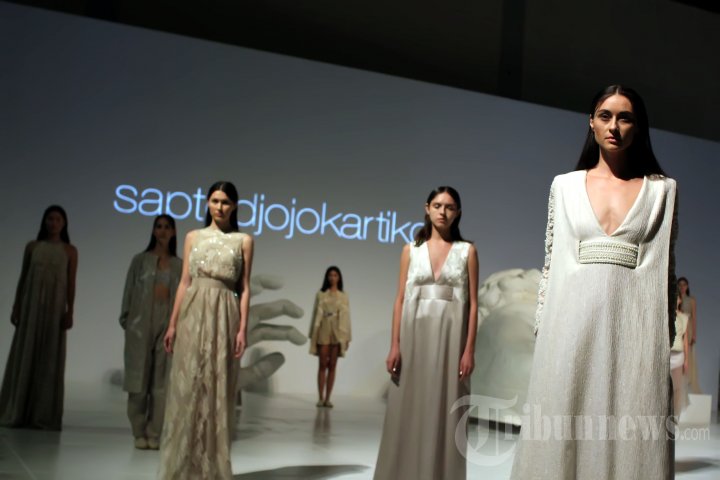 Fashion Show Karya Sapto Djojokartiko