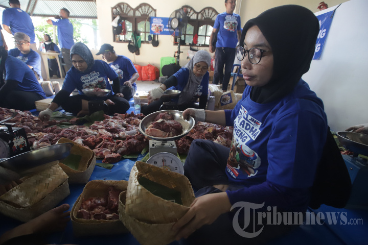 3000-Besek-Daging-Kurban-untuk-Warga-di-Jakarta-Timur_20260527_185603.jpg