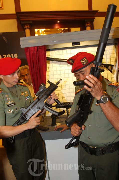 4 Senjata Serbu Pindad Diluncurkan di Kantor Menhan