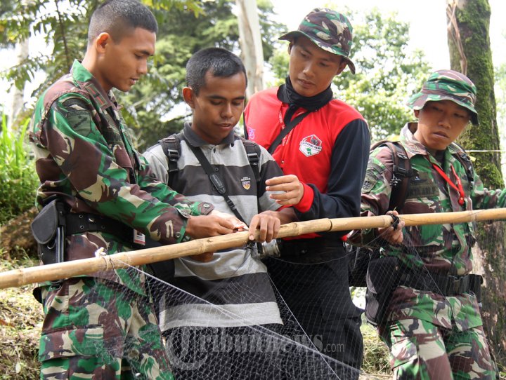 63 Peserta Ekspedisi NKRI Bidang Flora Fauna Latihan Praktek Lap