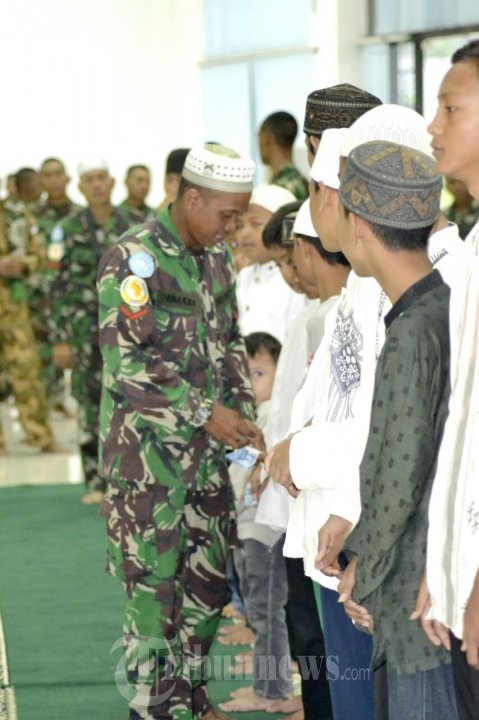 800 Personel Kontingen Garuda Doa Bersama Anak Yatim Piatu