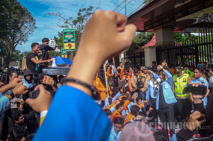 Aksi BEM Nusantara Sumsel Tuntut Perbaikan Ekonomi