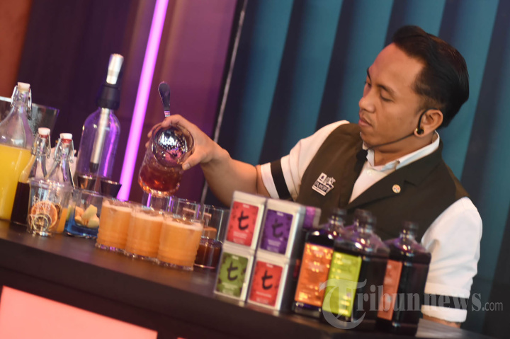 Aksi Bartender di Dilmah Mixology Playoff 2026