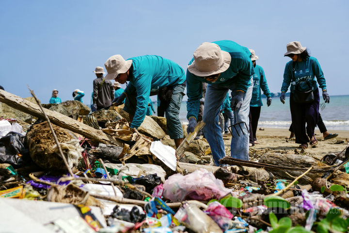 Aksi-Bersih-Pantai-di-Kabupaten-Pandeglang_20260513_211944.jpg