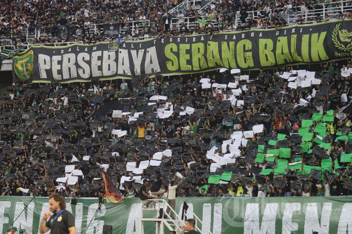 Aksi Bonek pada Laga Penutup Persebaya