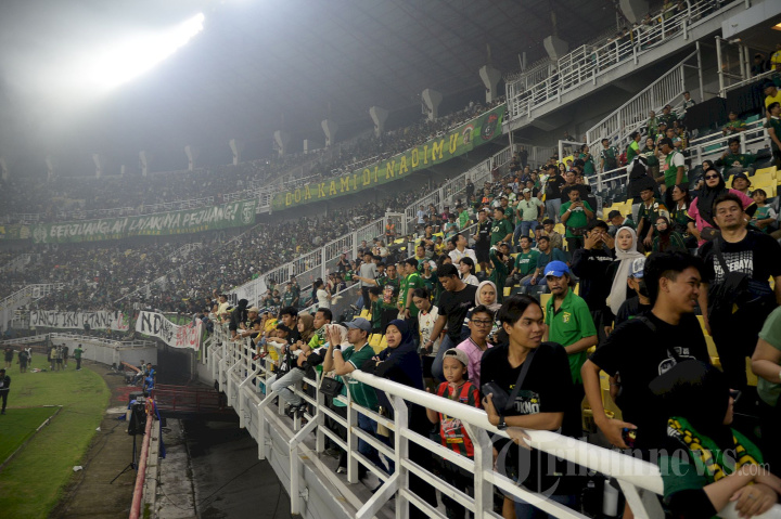 Aksi Bonek pada Laga Penutup Persebaya